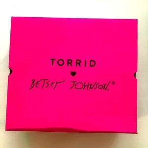 BNIB limited edition Betsey Johnson x Torrid pumps